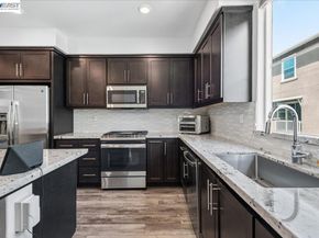 112 Apricot St, Livermore CA 94551