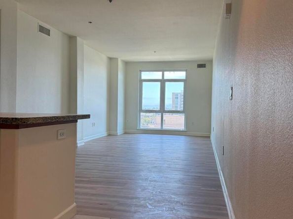 423 7Th St 607, Oakland CA 94607