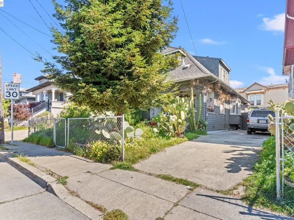 3856 West St, Oakland CA 94608