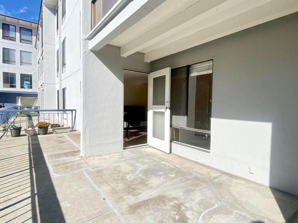 2 Commodore Drive D273, Emeryville CA 94608