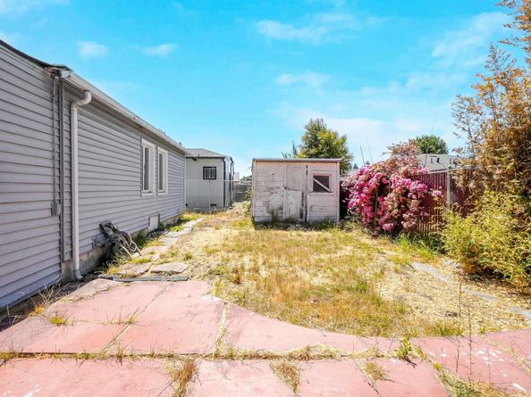559 Almanza Dr, Oakland CA 94603