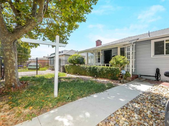 559 Almanza Dr, Oakland CA 94603