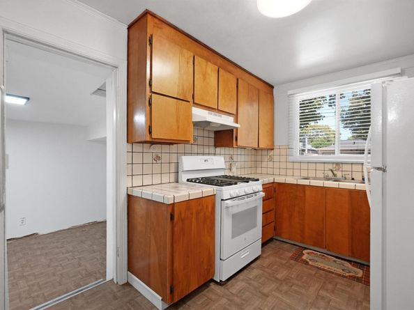 559 Almanza Dr, Oakland CA 94603