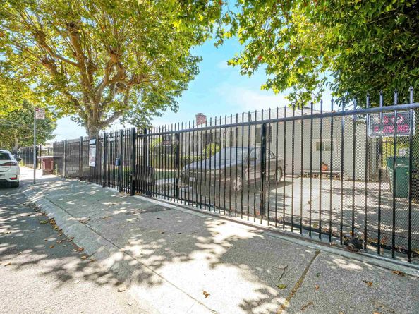 559 Almanza Dr, Oakland CA 94603