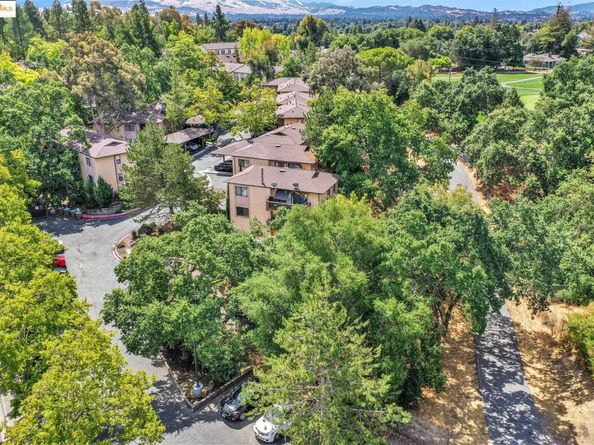 301 Country View Ln, Pleasant Hill CA 94523