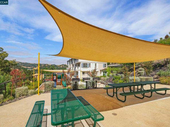 144 Laurel Knoll Dr, Martinez CA 94553