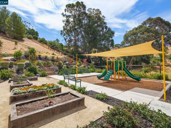144 Laurel Knoll Dr, Martinez CA 94553