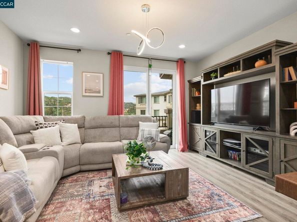 144 Laurel Knoll Dr, Martinez CA 94553