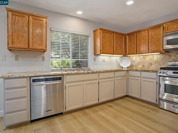 321 Liveoak Ct, Martinez CA 94553