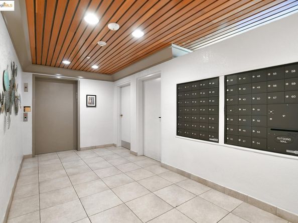 3183 Wayside PLZ APT 103, Walnut Creek CA 94597