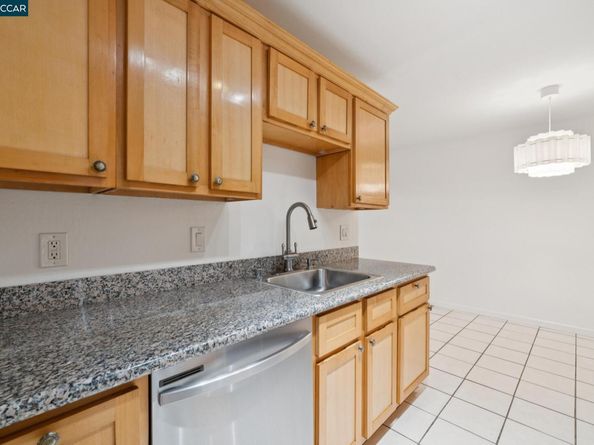 150 Pearl St 122, Oakland CA 94611