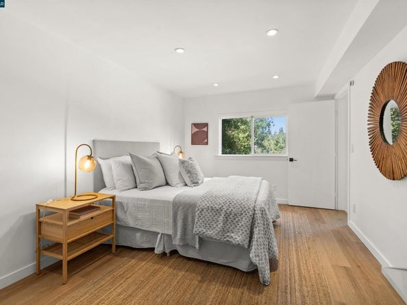 5915 Alhambra Ave, Oakland CA 94611