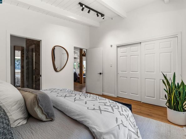5915 Alhambra Ave, Oakland CA 94611