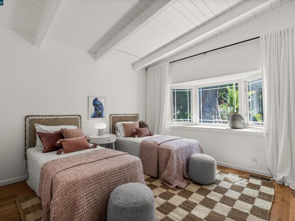 5915 Alhambra Ave, Oakland CA 94611