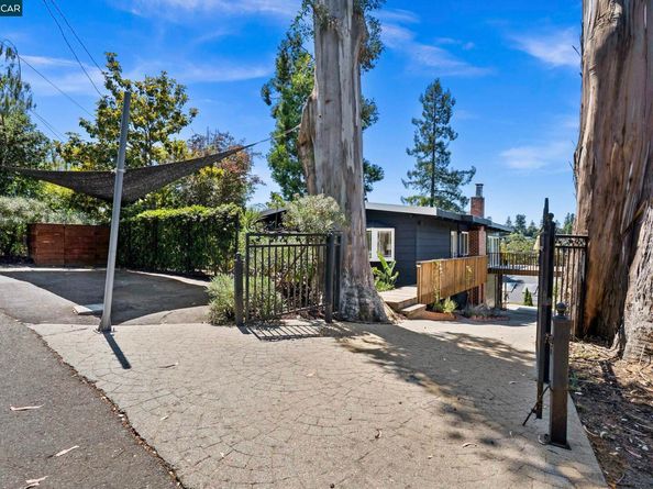 5915 Alhambra Ave, Oakland CA 94611