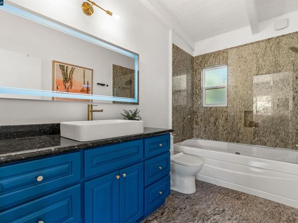 5915 Alhambra Ave, Oakland CA 94611