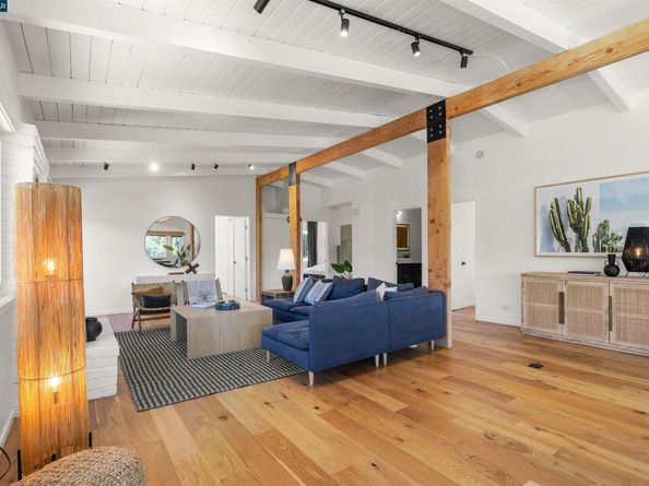 5915 Alhambra Ave, Oakland CA 94611