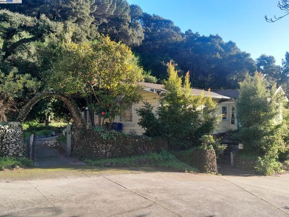 6401 Leona St, Oakland CA 94605
