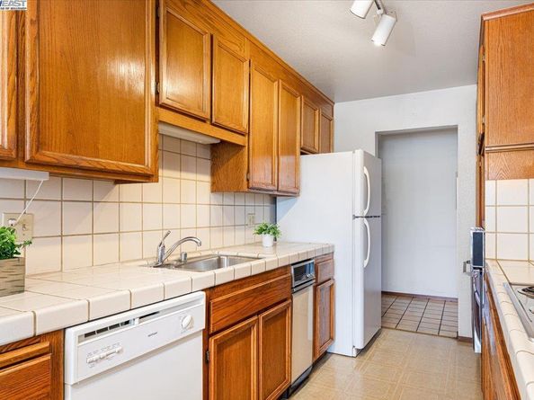 1400 Carpentier St 325, San Leandro CA 94577