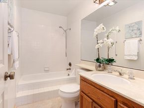 1400 Carpentier St 325, San Leandro CA 94577