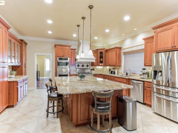 256 Douglas Ln, Pleasant Hill CA 94523