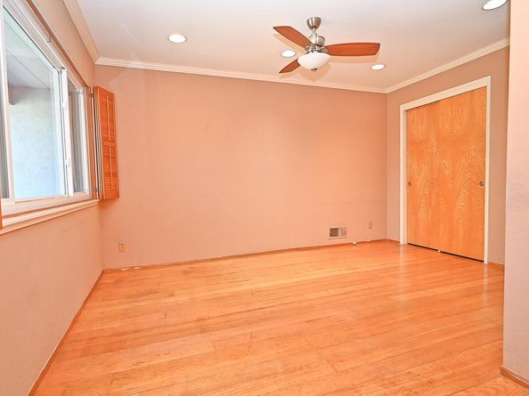 44 Oak Hill Cir, Oakland CA 94605