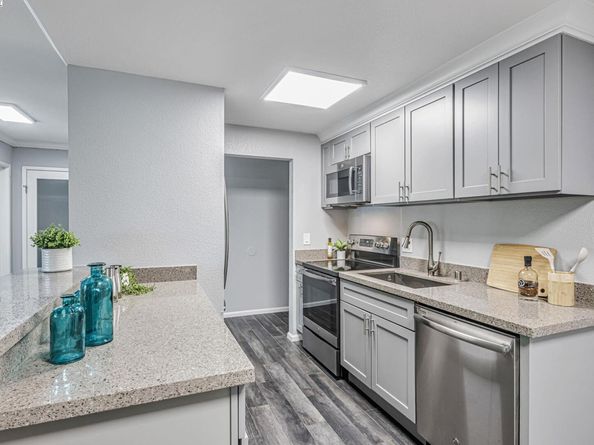 590 El Dorado Ave 208, Oakland CA 94611