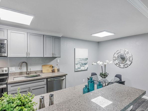 590 El Dorado Ave 208, Oakland CA 94611