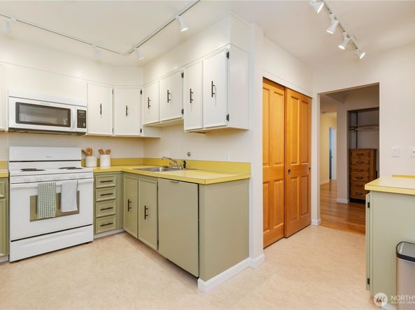 2565 Dexter Avenue N 103, Seattle WA 98109