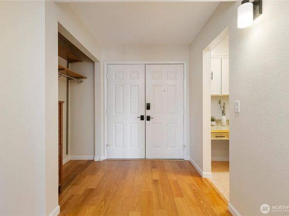 2565 Dexter Avenue N 103, Seattle WA 98109