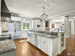 9820 NE 16th Street, Bellevue WA 98004