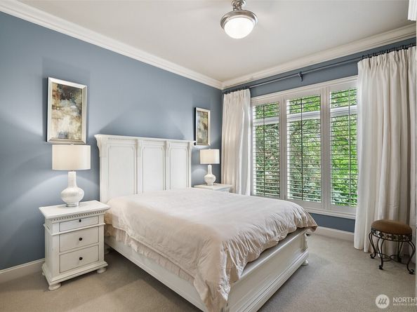 9820 NE 16th Street, Bellevue WA 98004