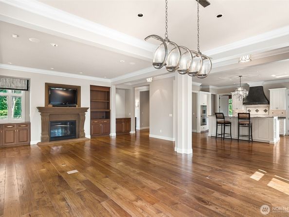 9820 NE 16th Street, Bellevue WA 98004