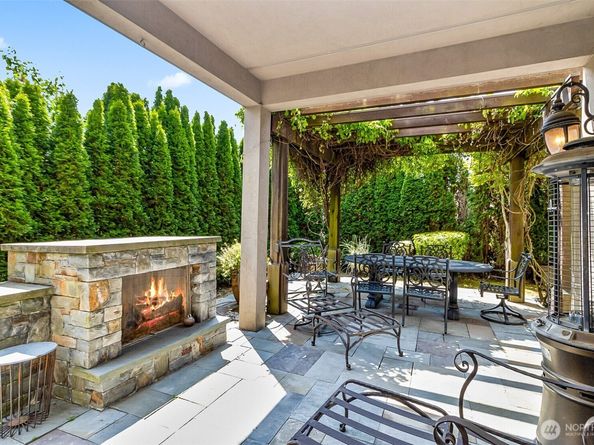 9820 NE 16th Street, Bellevue WA 98004