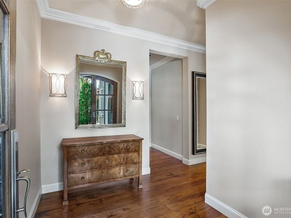 9820 NE 16th Street, Bellevue WA 98004
