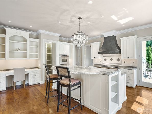 9820 NE 16th Street, Bellevue WA 98004