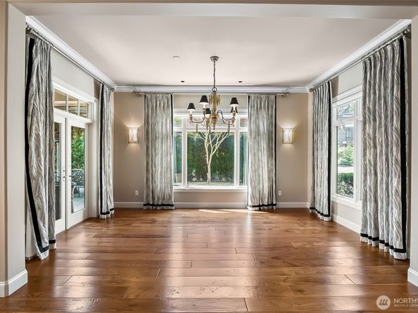 9820 NE 16th Street, Bellevue WA 98004