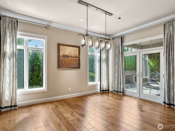 9820 NE 16th Street, Bellevue WA 98004