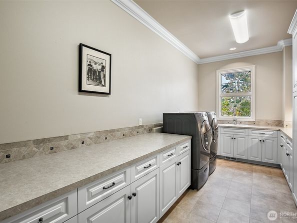 9820 NE 16th Street, Bellevue WA 98004