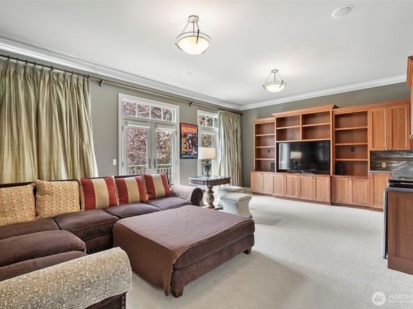 9820 NE 16th Street, Bellevue WA 98004