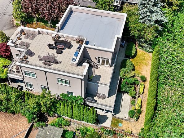 9820 NE 16th Street, Bellevue WA 98004