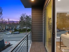 12705 NE 144th Street G, Kirkland WA 98034