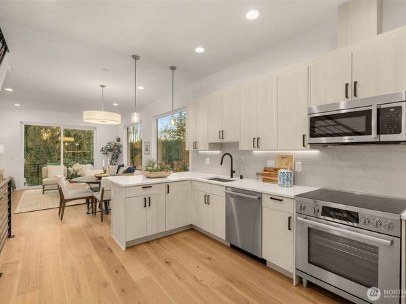 12705 NE 144th Street G, Kirkland WA 98034