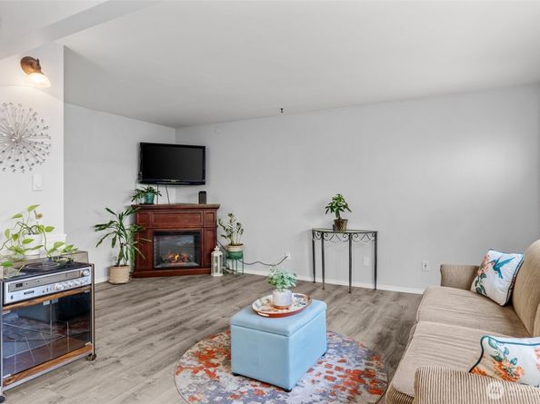 12240 SE 60th Street 41, Bellevue WA 98006