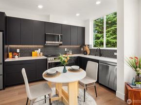 9033 8th Avenue NW B, Seattle WA 98117