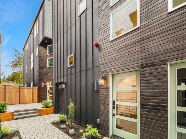 9033 8th Avenue NW B, Seattle WA 98117
