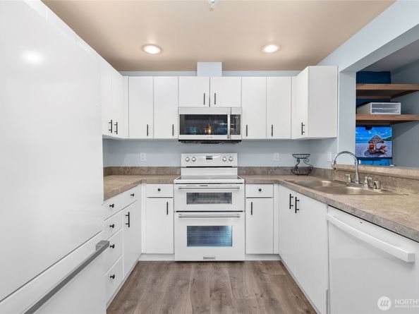 14057 NE 181st Street E104, Woodinville WA 98072