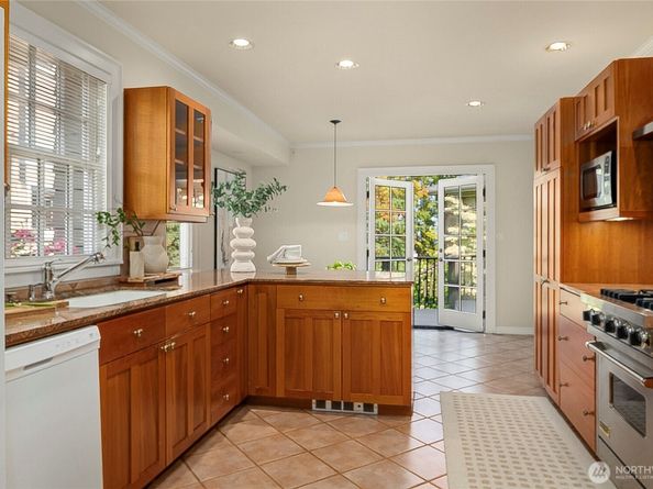 1910 E Galer Street, Seattle WA 98112