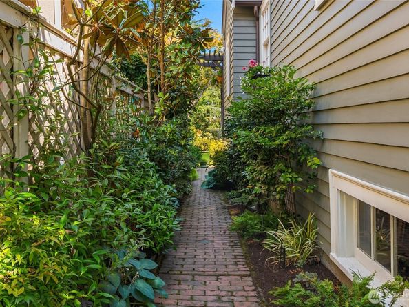 1910 E Galer Street, Seattle WA 98112