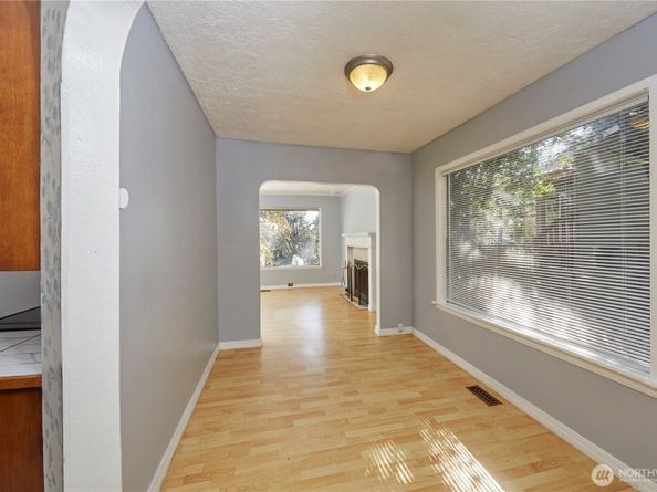 9059 Carkeek Drive S, Seattle WA 98118